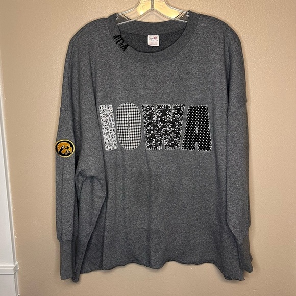 Handmade Iowa Hawkeyes Patch Sweatshirt Gray Iowa Long Sleeve SweatShirt XL - Picture 1 of 5